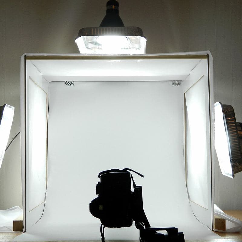 Photo light tent with two lamps